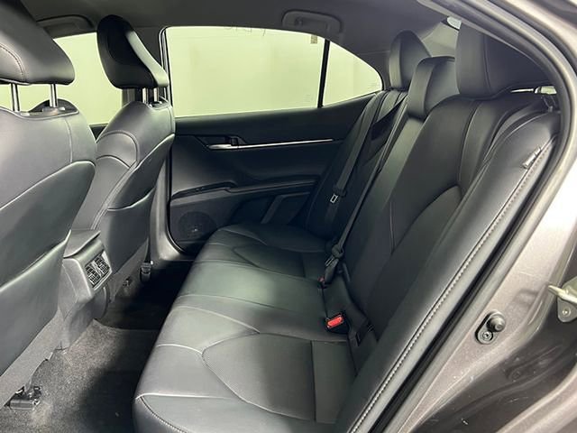 Used 2020 Toyota Camry XLE image 11