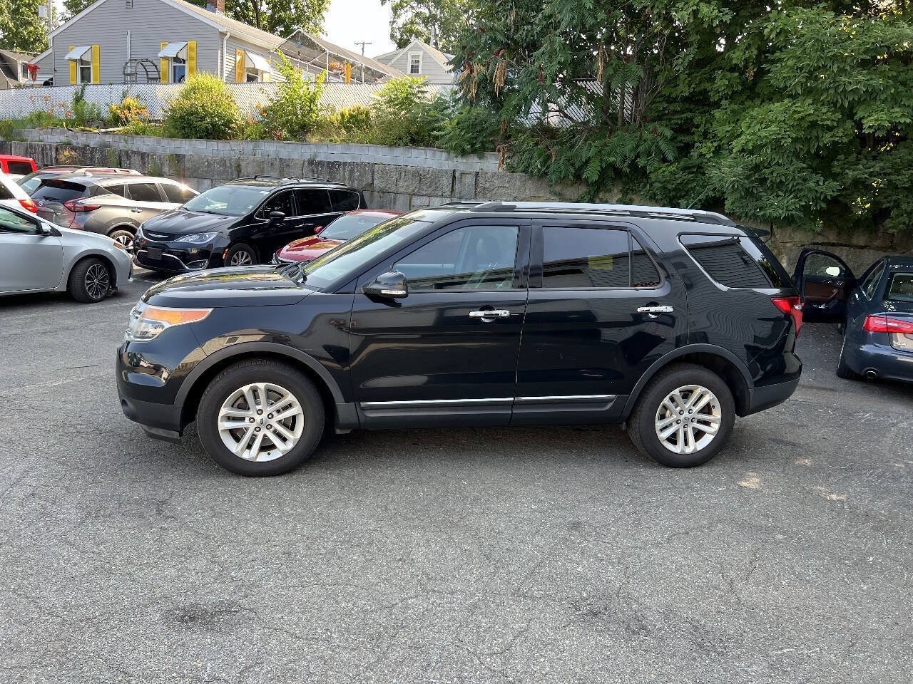 Used 2014 Ford Explorer XLT w/ Equipment Group 202A AWD/4WD image 12