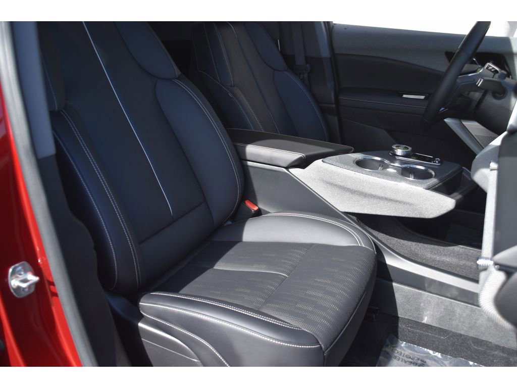 Used 2025 Cadillac Optiq Sport 2 w/ LPO, Floor Liner Package AWD/4WD image 31