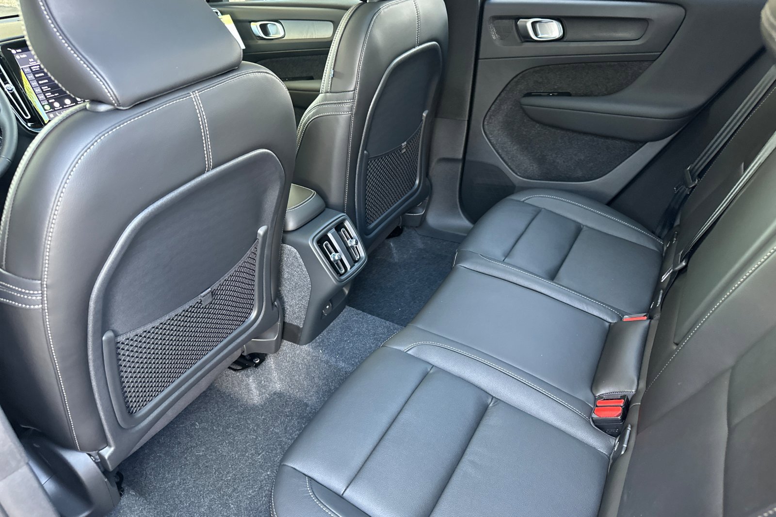 New 2026 Volvo XC40 B5 Core image 10