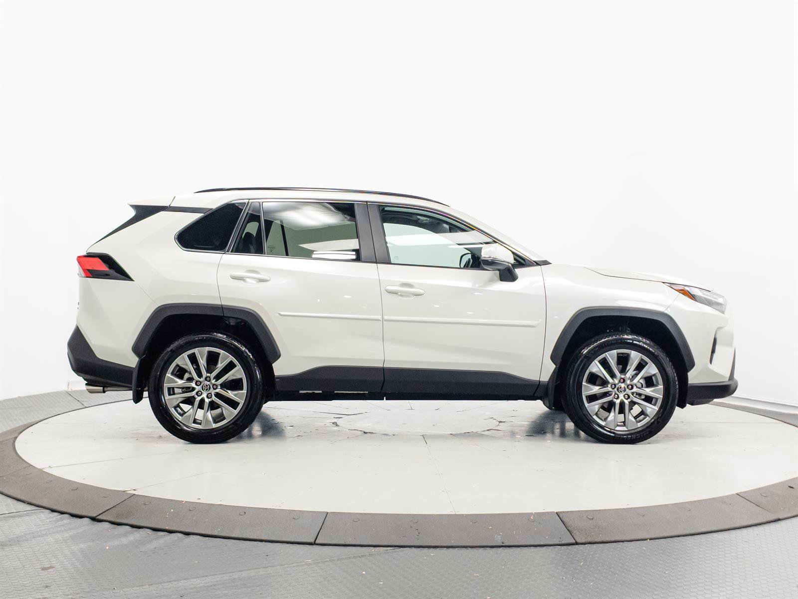 Certified 2022 Toyota RAV4 XLE Premium AWD/4WD image 15