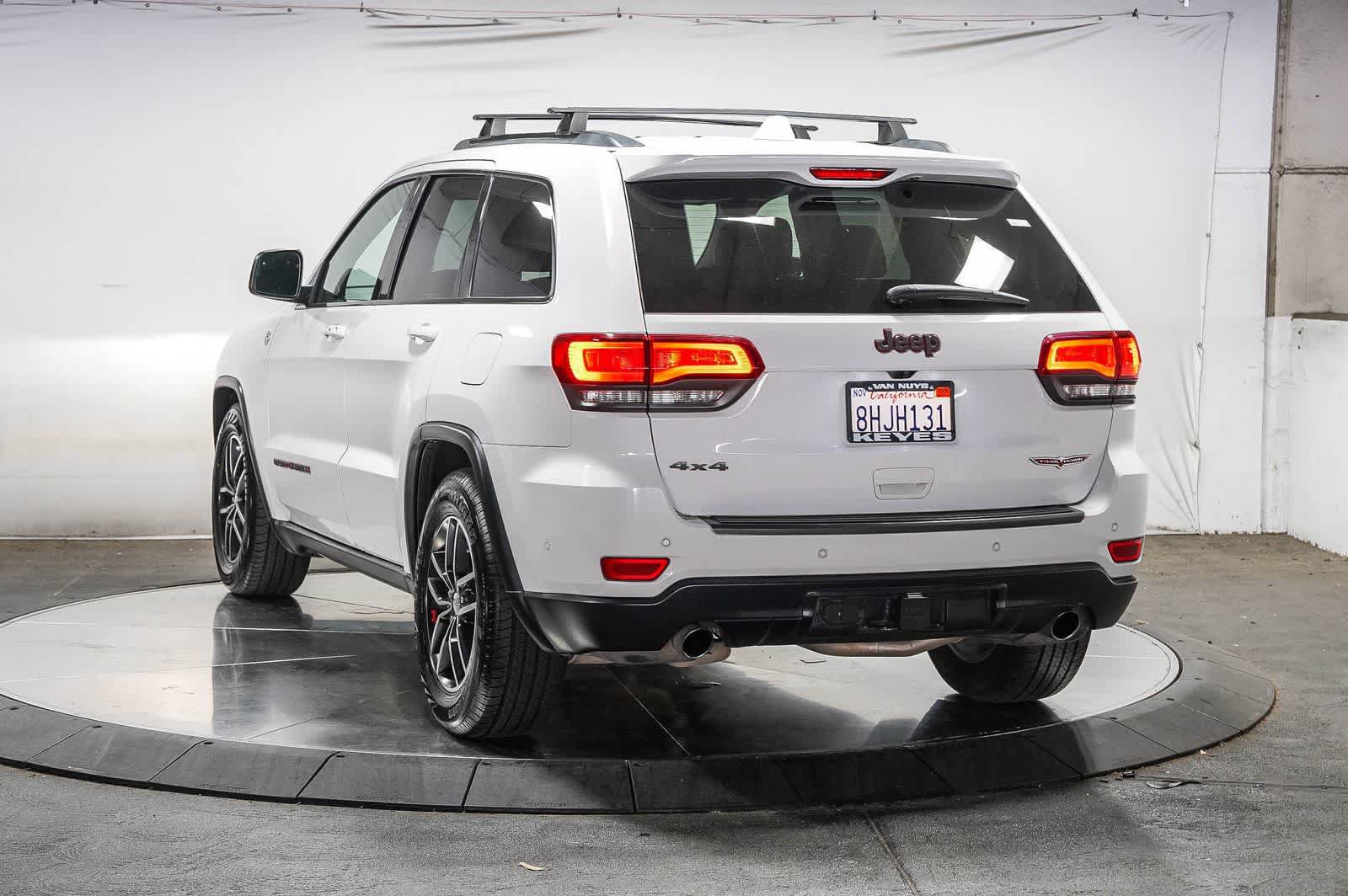 Used 2018 Jeep Grand Cherokee Trailhawk w/ Trailhawk Luxury Group AWD/4WD image 2