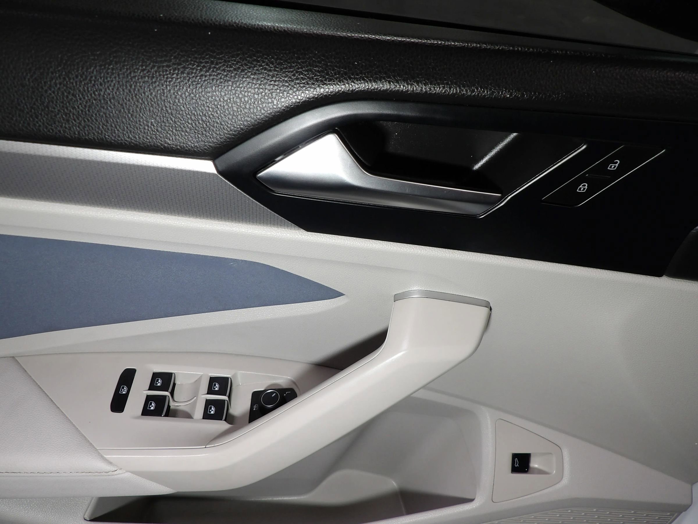 Used 2025 Volkswagen Jetta SE w/ Sunroof Package FWD image 8
