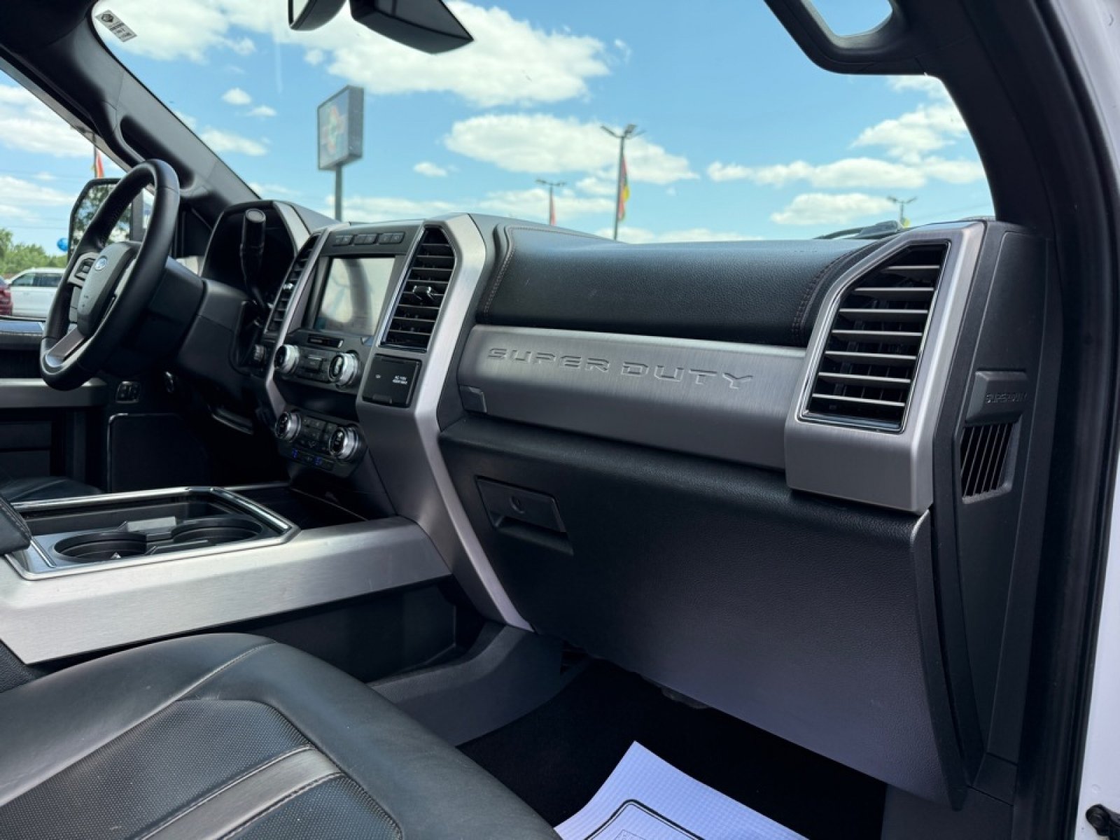 Used 2019 Ford F350 Platinum w/ Platinum Ultimate Package AWD/4WD image 27