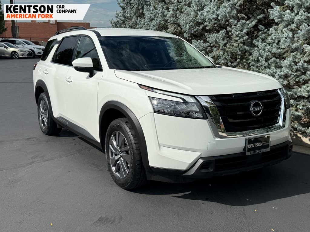 Used 2025 Nissan Pathfinder SV image 13