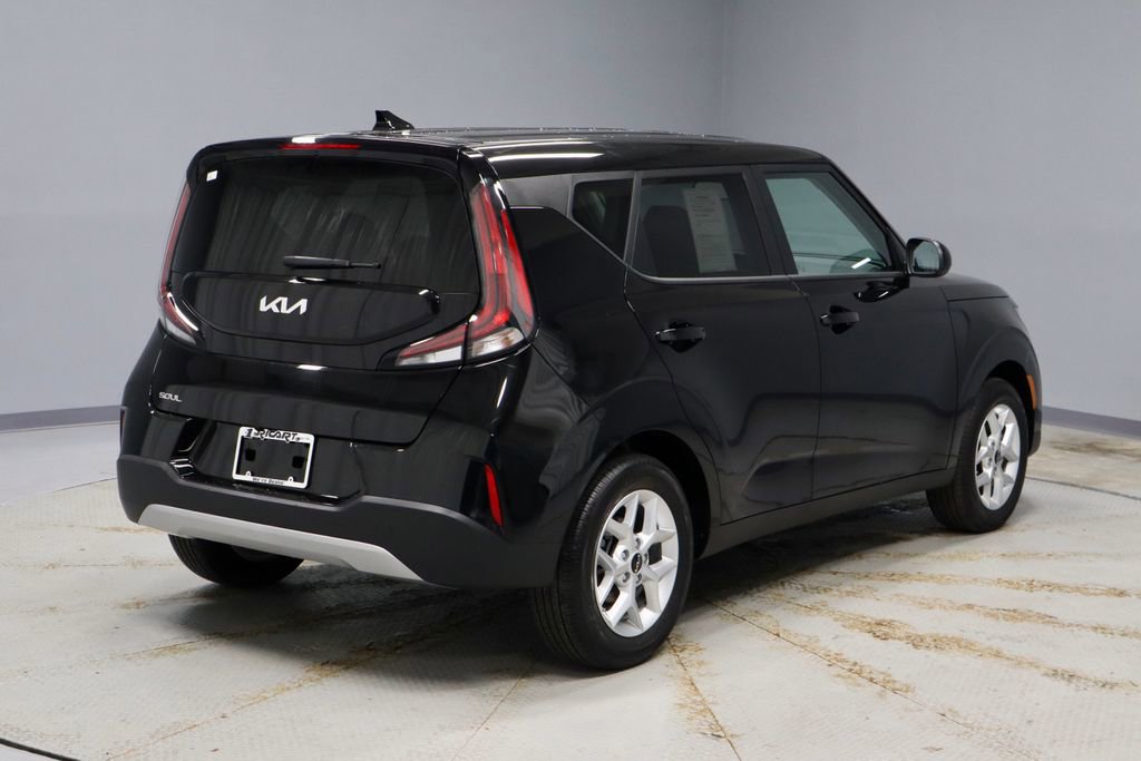Used 2025 Kia Soul LX image 9