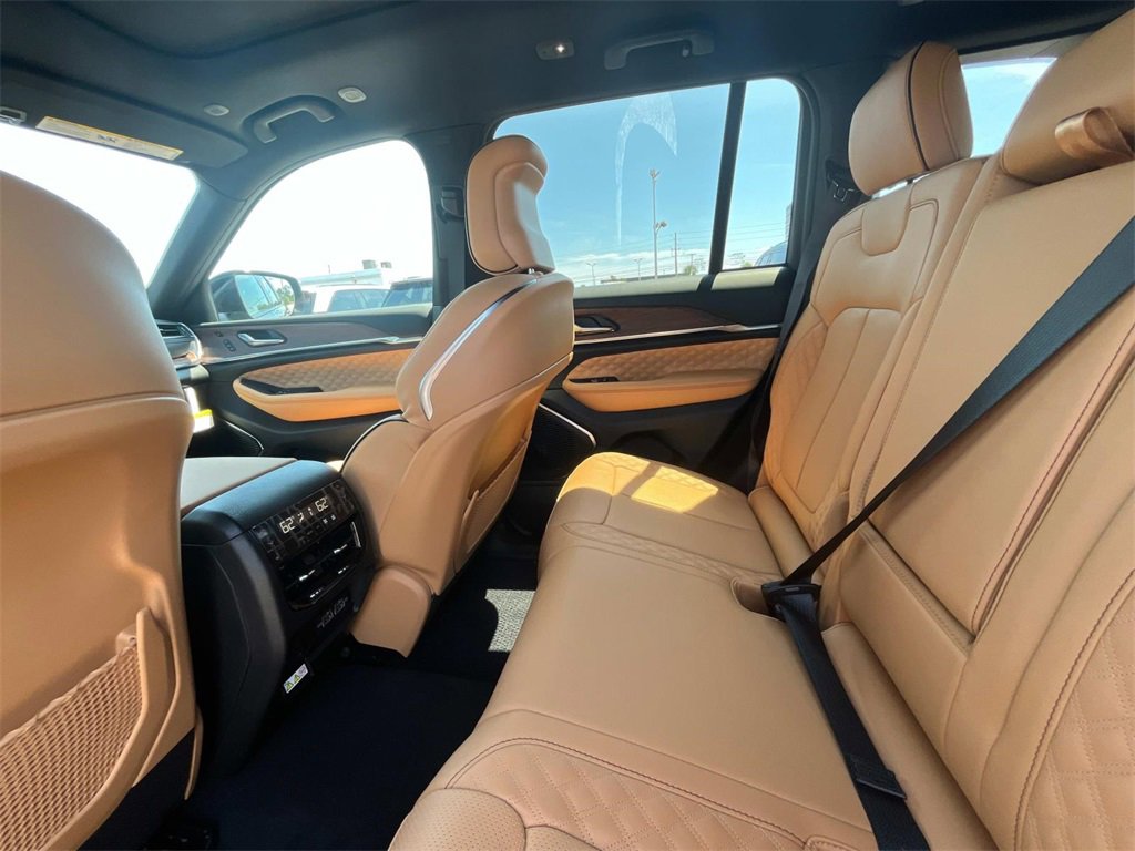 New 2025 Jeep Grand Cherokee Summit image 13