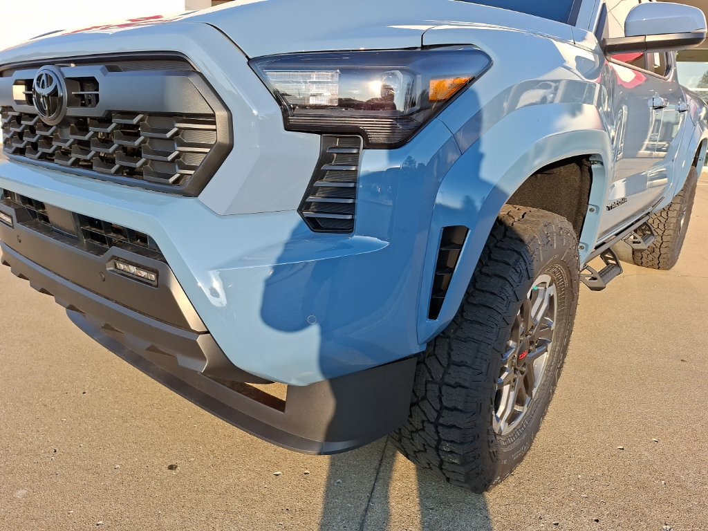 New 2026 Toyota Tacoma TRD Sport w/ TRD Sport Upgrade Package AWD/4WD image 9