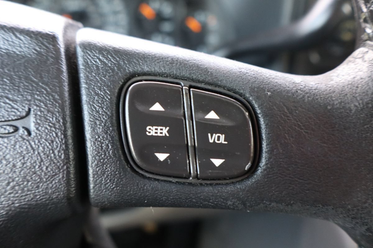 Used 2005 Chevrolet Avalanche Z71 w/ Sun And Sound Package AWD/4WD image 32