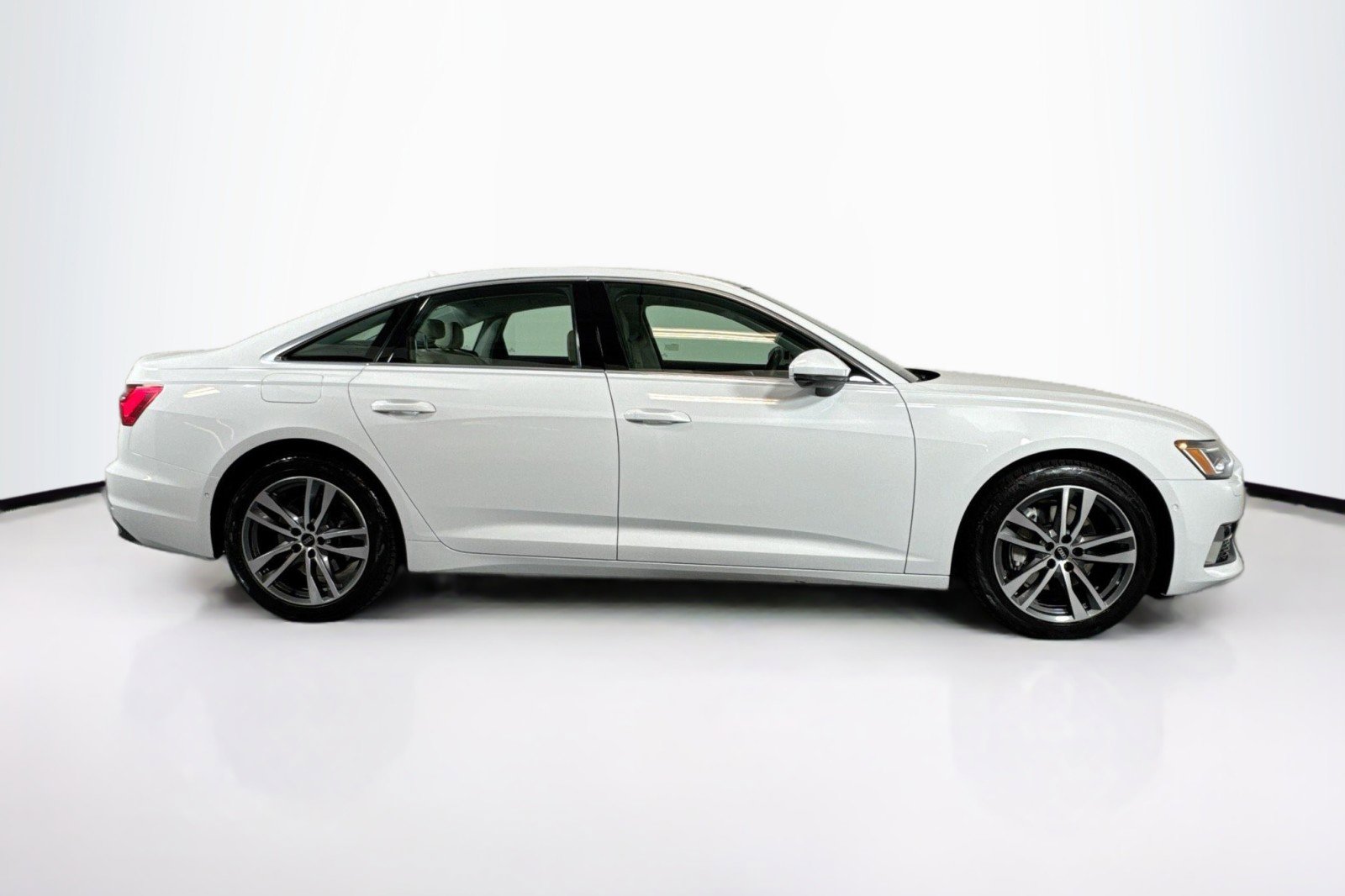 Used 2022 Audi A6 Premium Plus w/ Premium Plus Package image 4