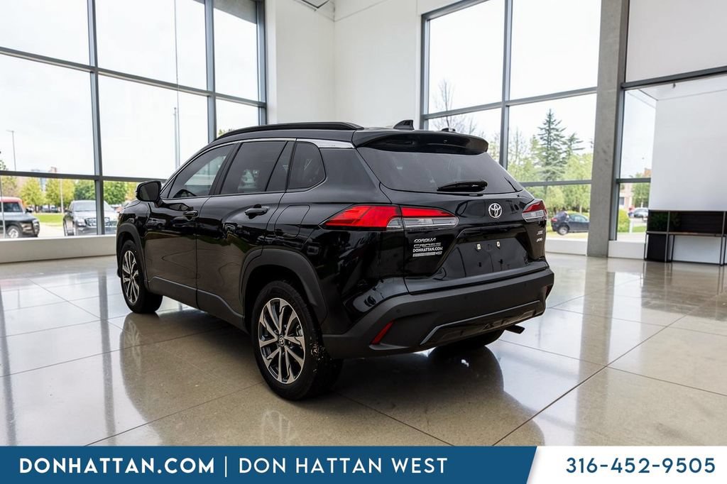Used 2025 Toyota Corolla Cross XLE AWD/4WD image 25