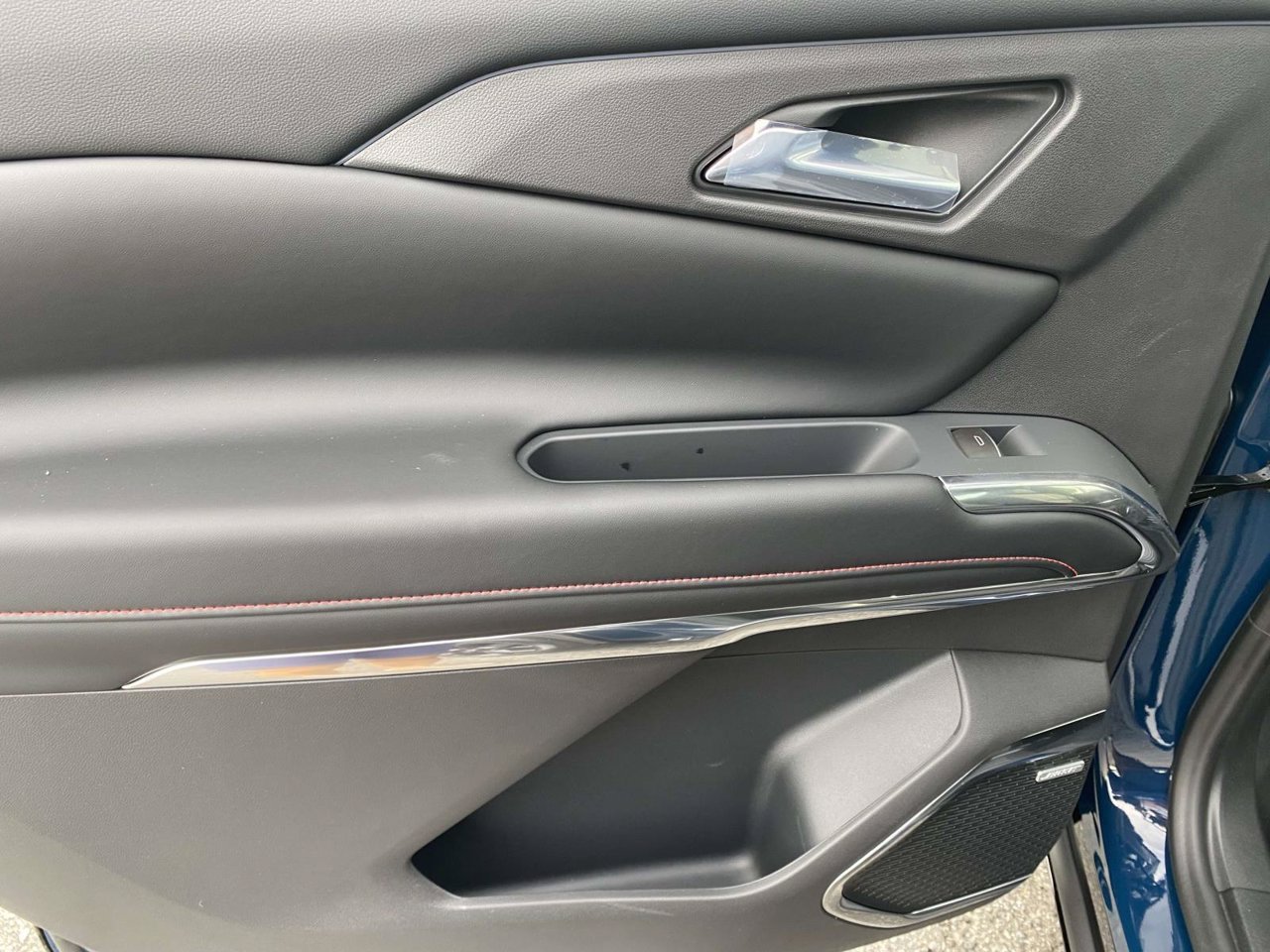 New 2027 Chevrolet Traverse RS FWD image 13