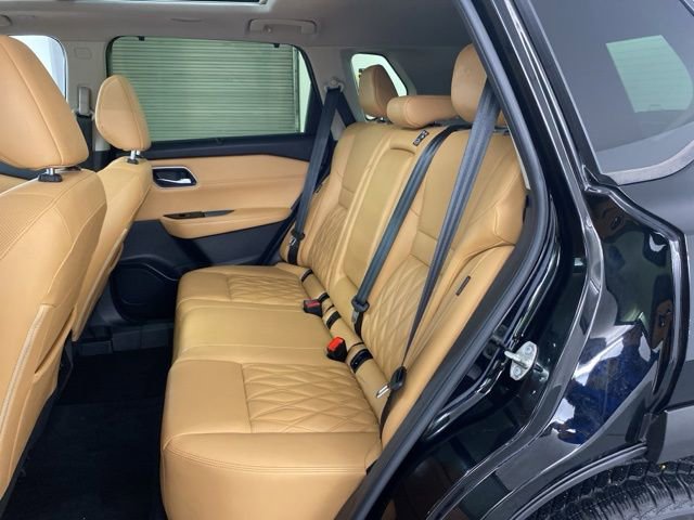 Used 2023 Nissan Rogue Platinum image 14