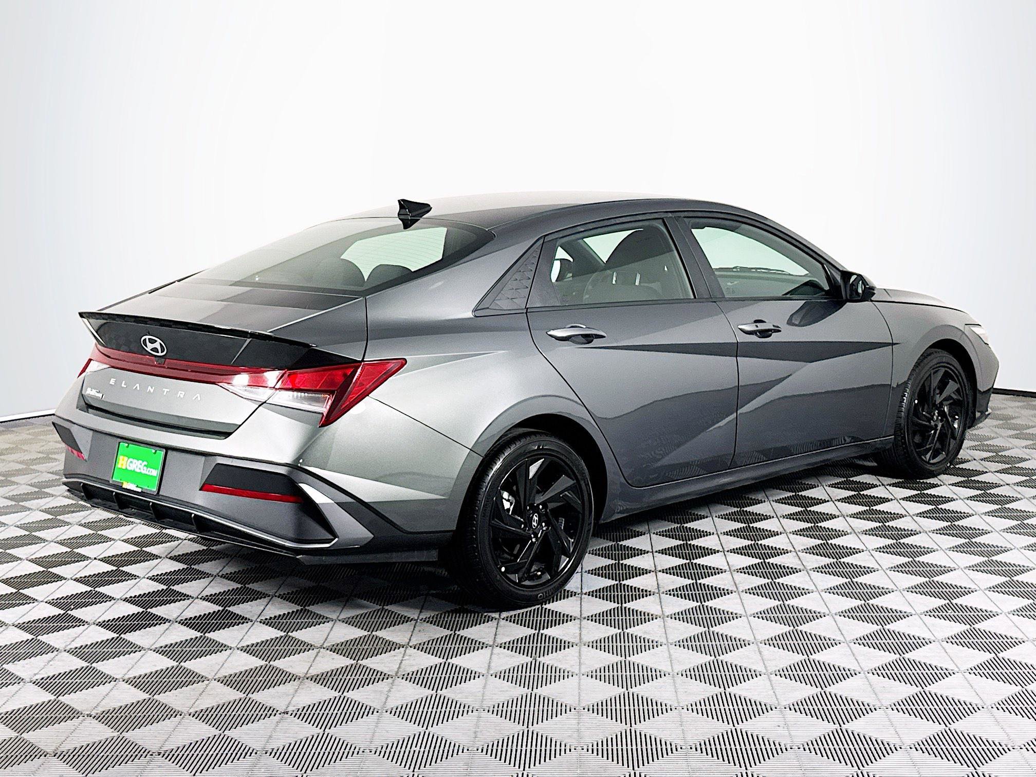 Used 2026 Hyundai Elantra Sport FWD image 10