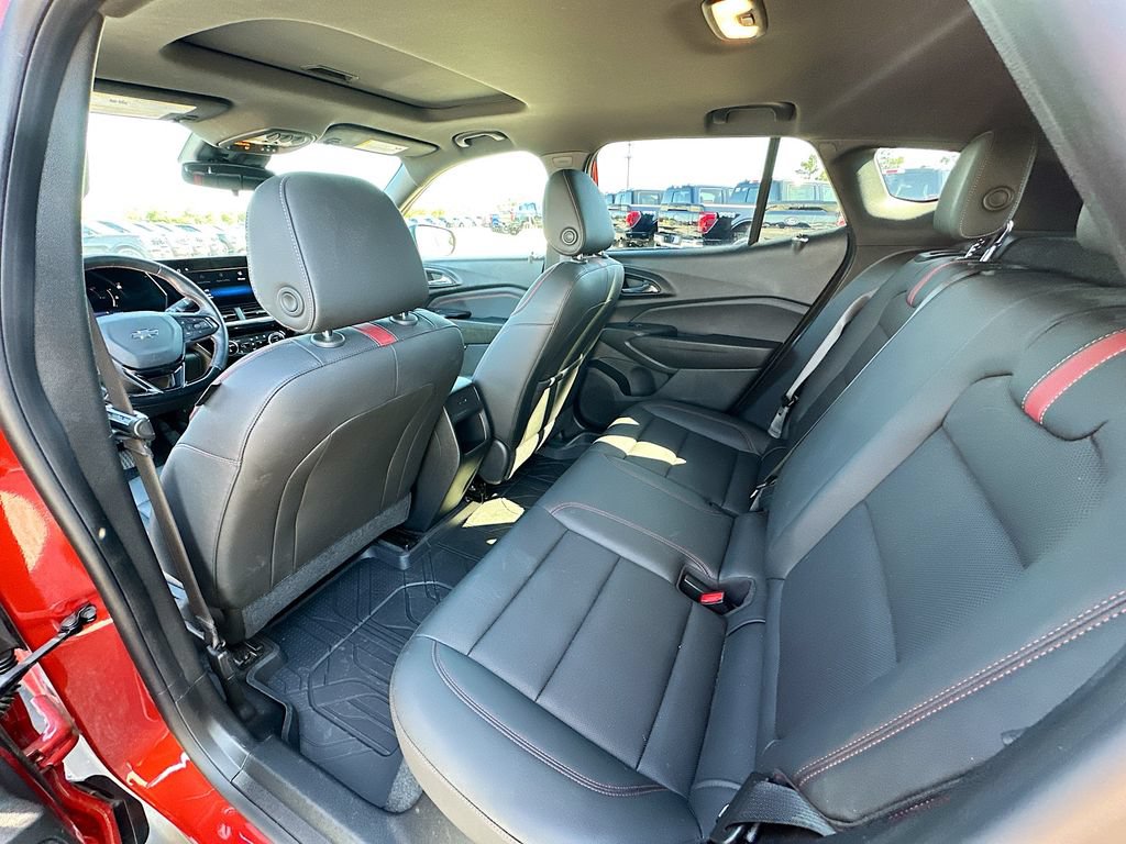 Used 2024 Chevrolet Trax RS w/ Sunroof Package FWD image 4