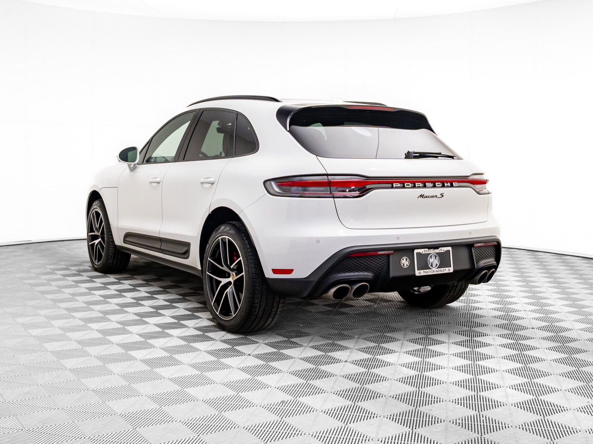 Certified 2023 Porsche Macan S image 3