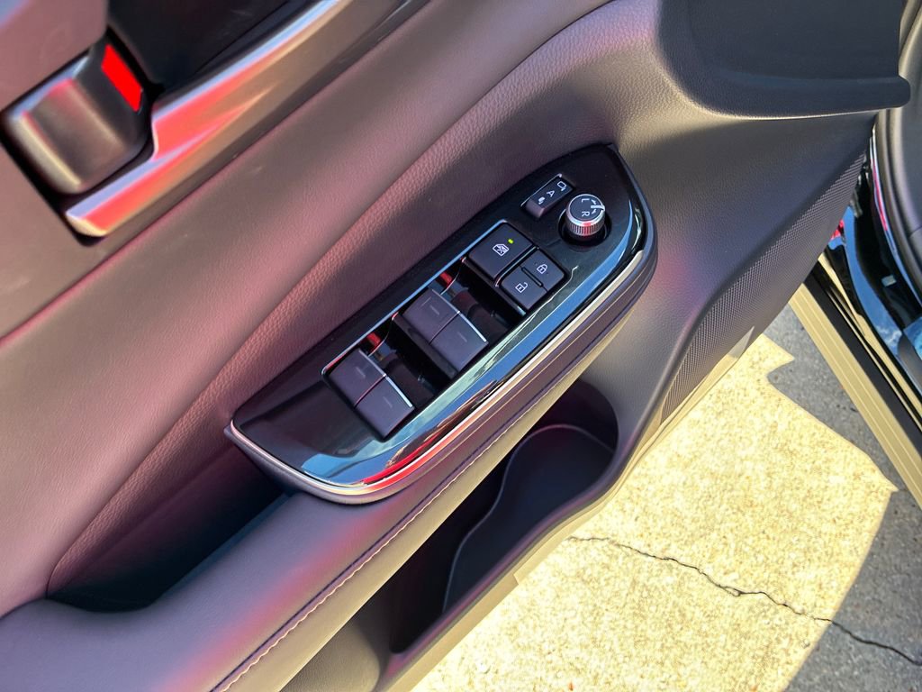 New 2025 Toyota Crown Signia image 13