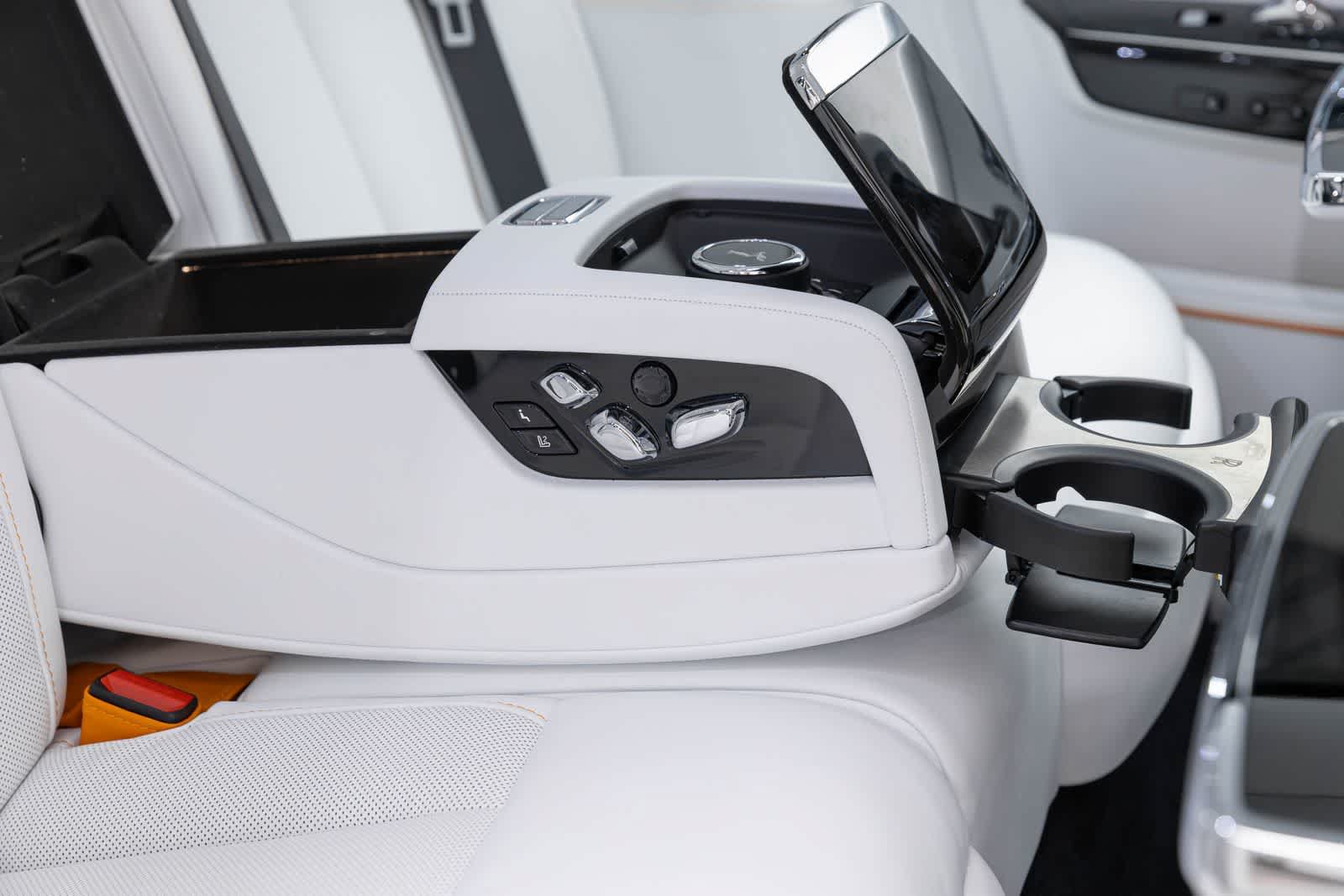 New 2027 Rolls-Royce Phantom Sedan RWD image 51