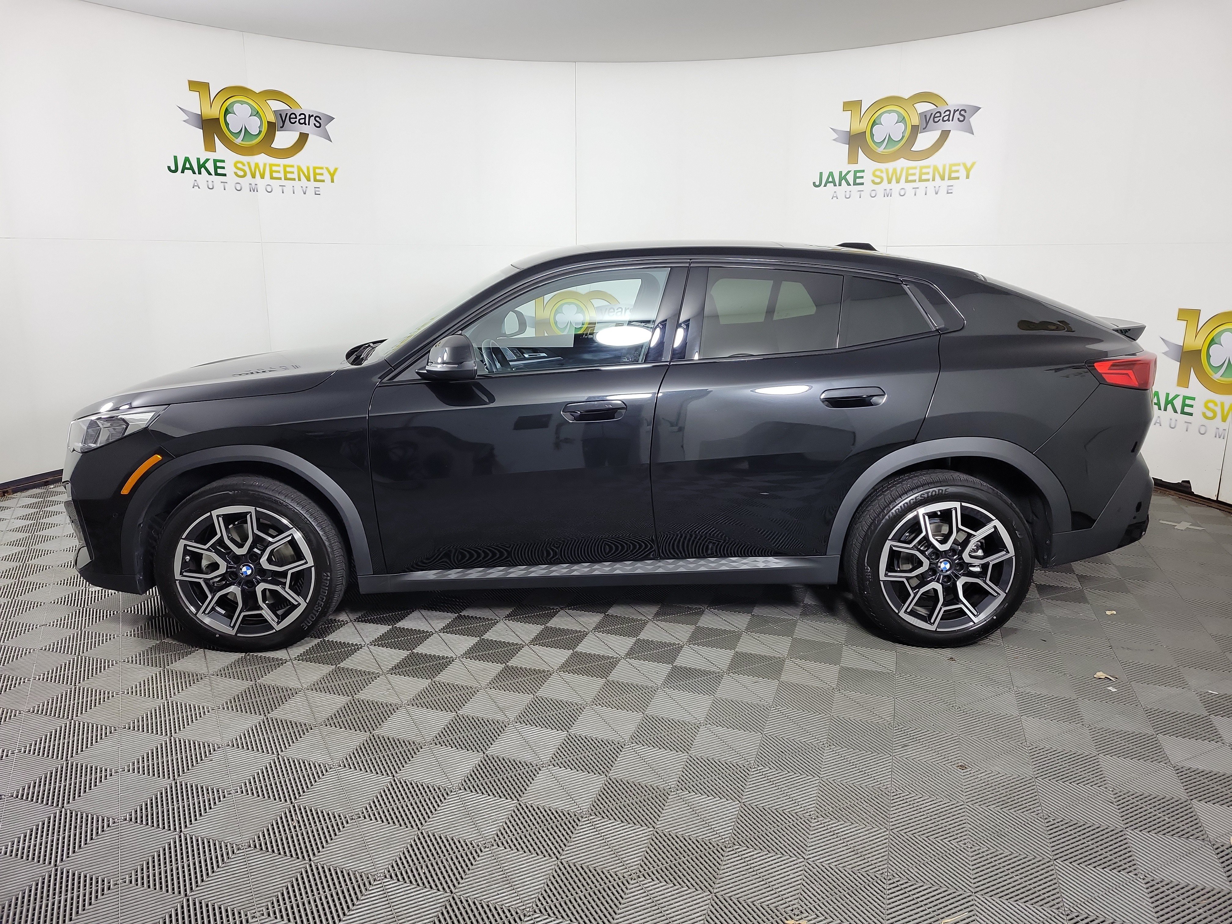 Certified 2025 BMW X2 xDrive28i w/ Convenience Package AWD/4WD image 4