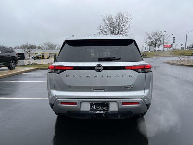 Used 2024 Nissan Pathfinder Platinum image 4