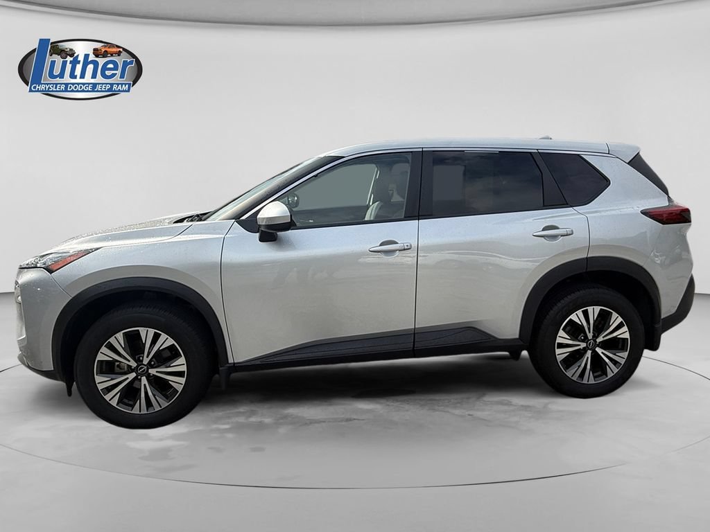 Used 2023 Nissan Rogue SV AWD/4WD image 2