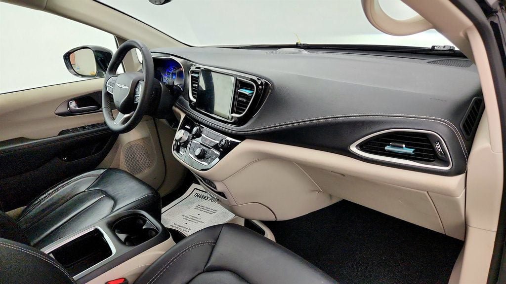 Used 2022 Chrysler Pacifica Touring-L FWD image 23