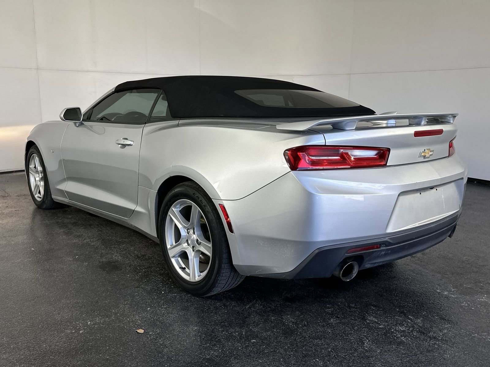 Used 2018 Chevrolet Camaro LT RWD image 6