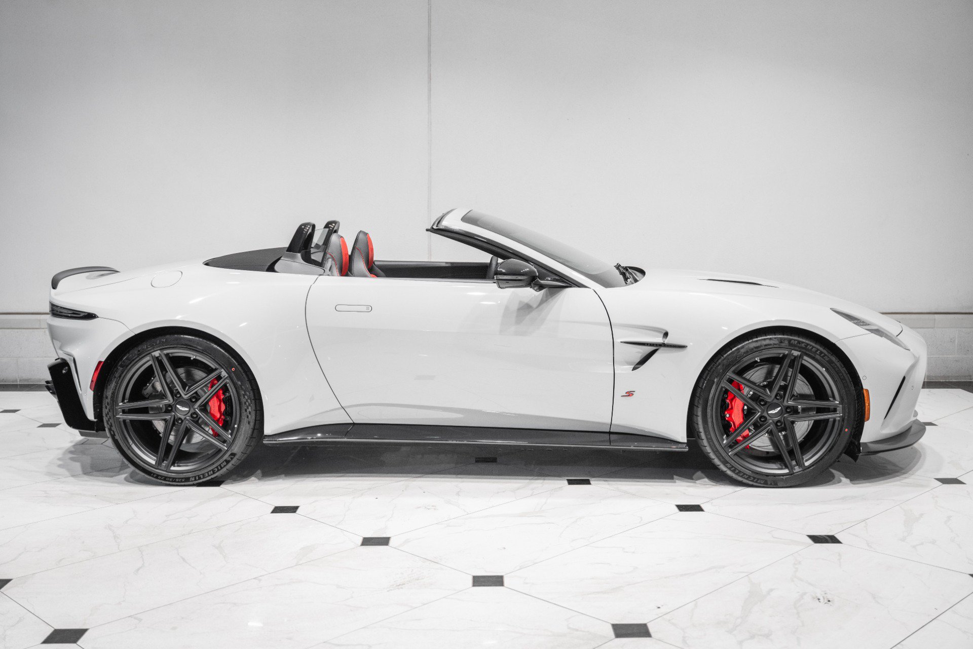New 2026 Aston Martin V8 Vantage S RWD image 39