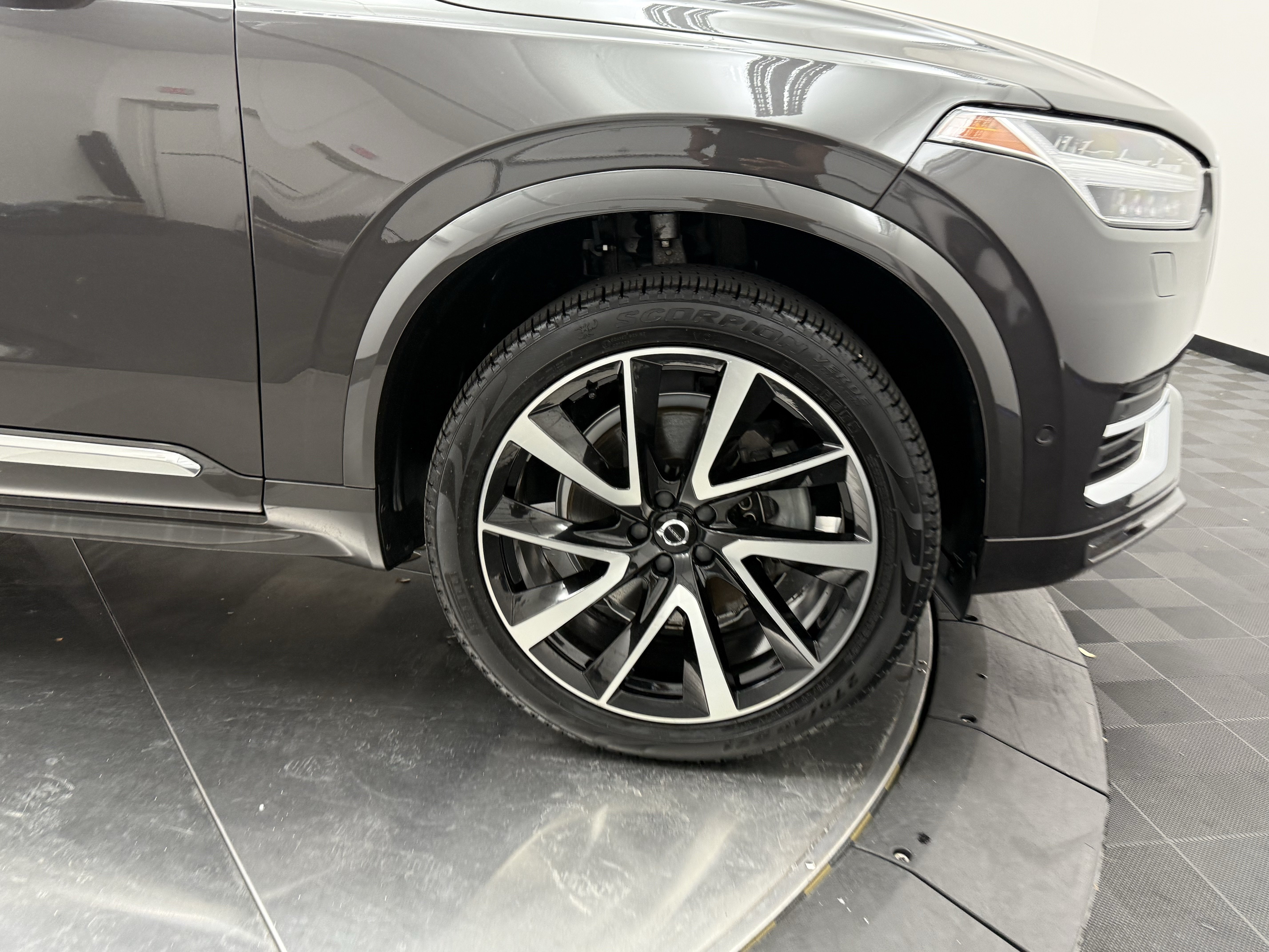 Used 2023 Volvo XC90 B6 Plus w/ Protection Package Premier AWD/4WD image 10