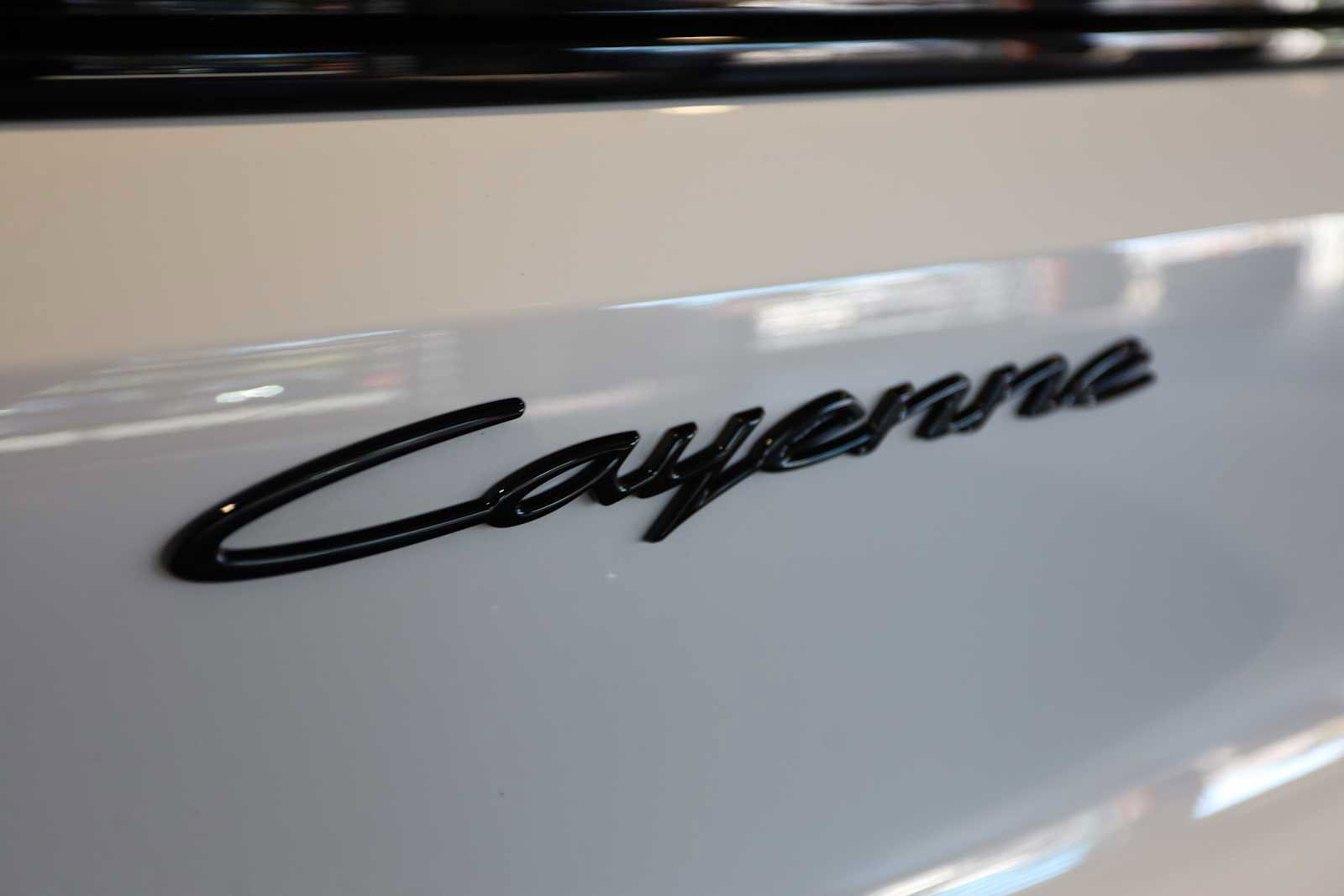 Used 2025 Porsche Cayenne AWD/4WD image 15