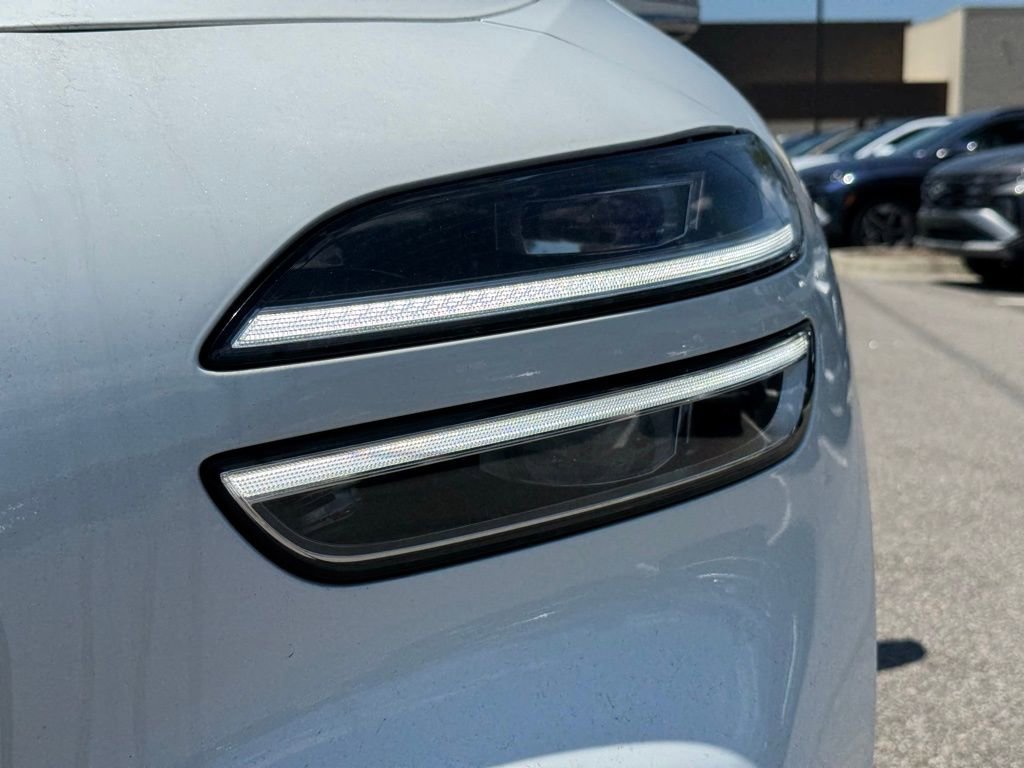 Used 2025 Genesis G70 2.5T image 9