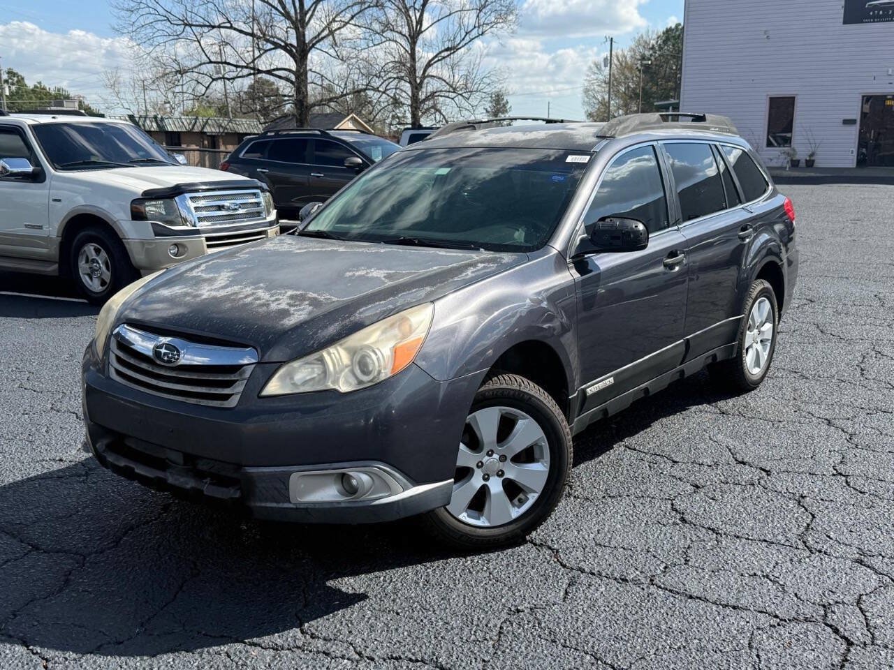 Used 2010 Subaru Outback 2.5i Premium AWD/4WD image 1