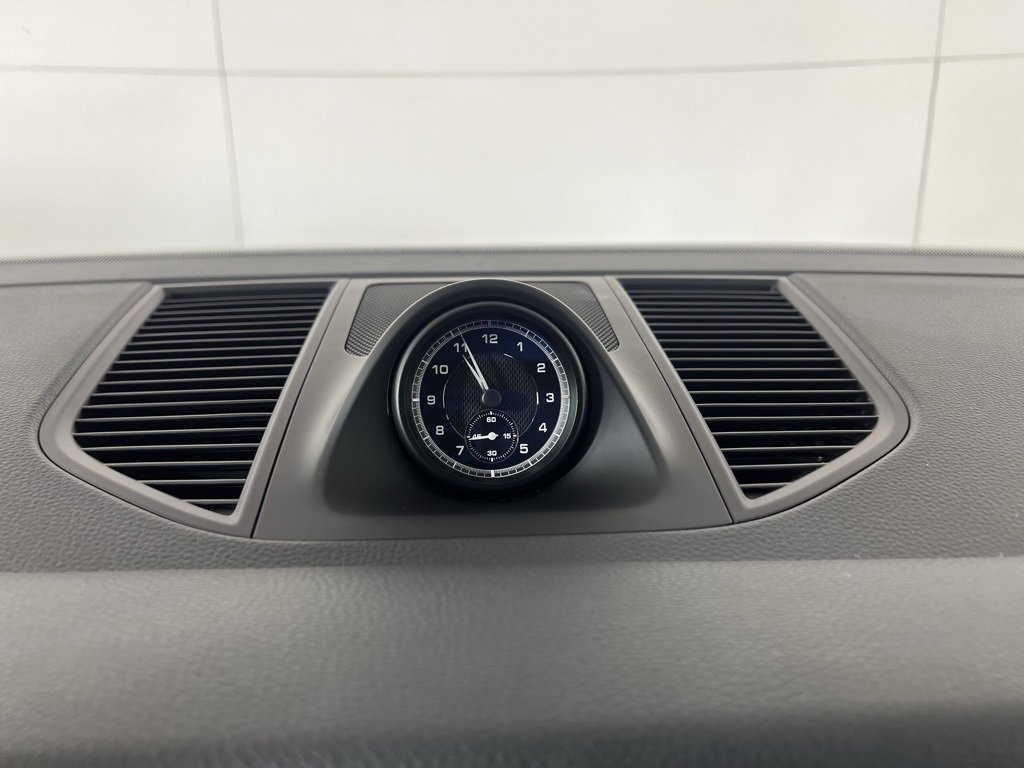 Used 2025 Porsche Macan image 30