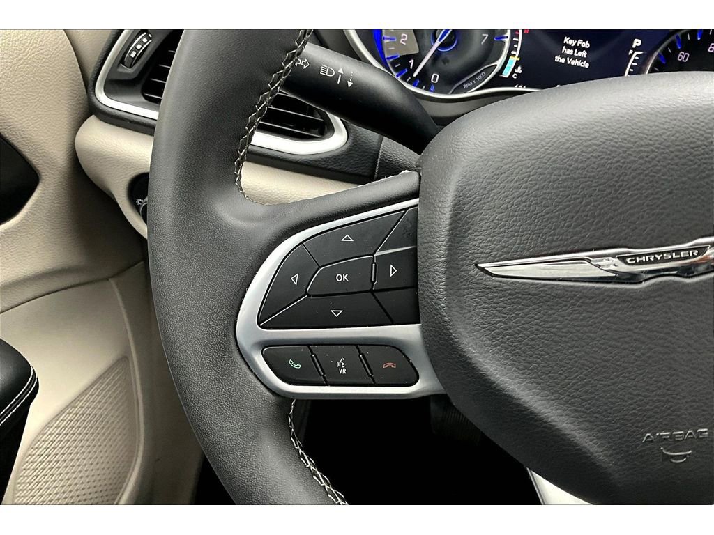 Used 2024 Chrysler Pacifica Touring-L image 25
