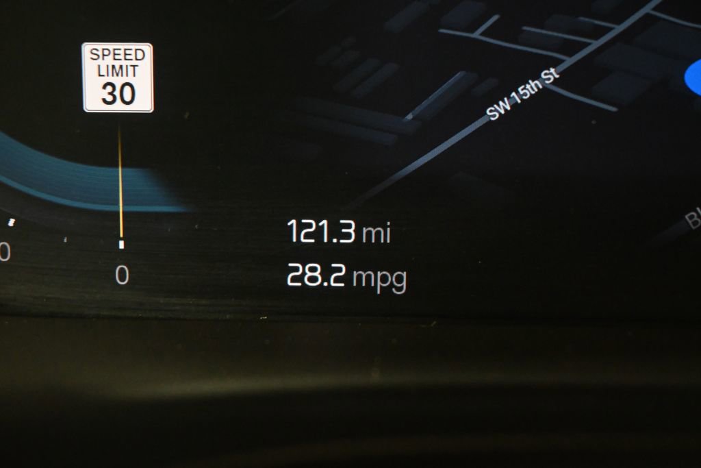 Used 2024 Volvo XC40 B5 Plus AWD/4WD image 25