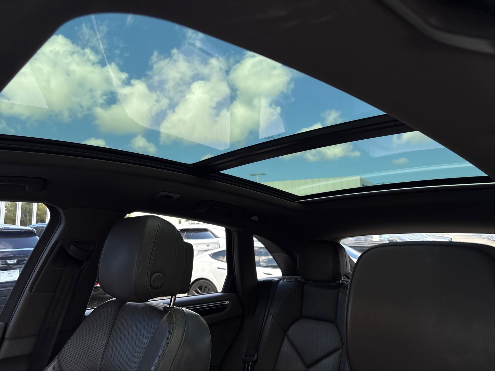 Used 2018 Porsche Macan w/ Premium Package Plus image 28