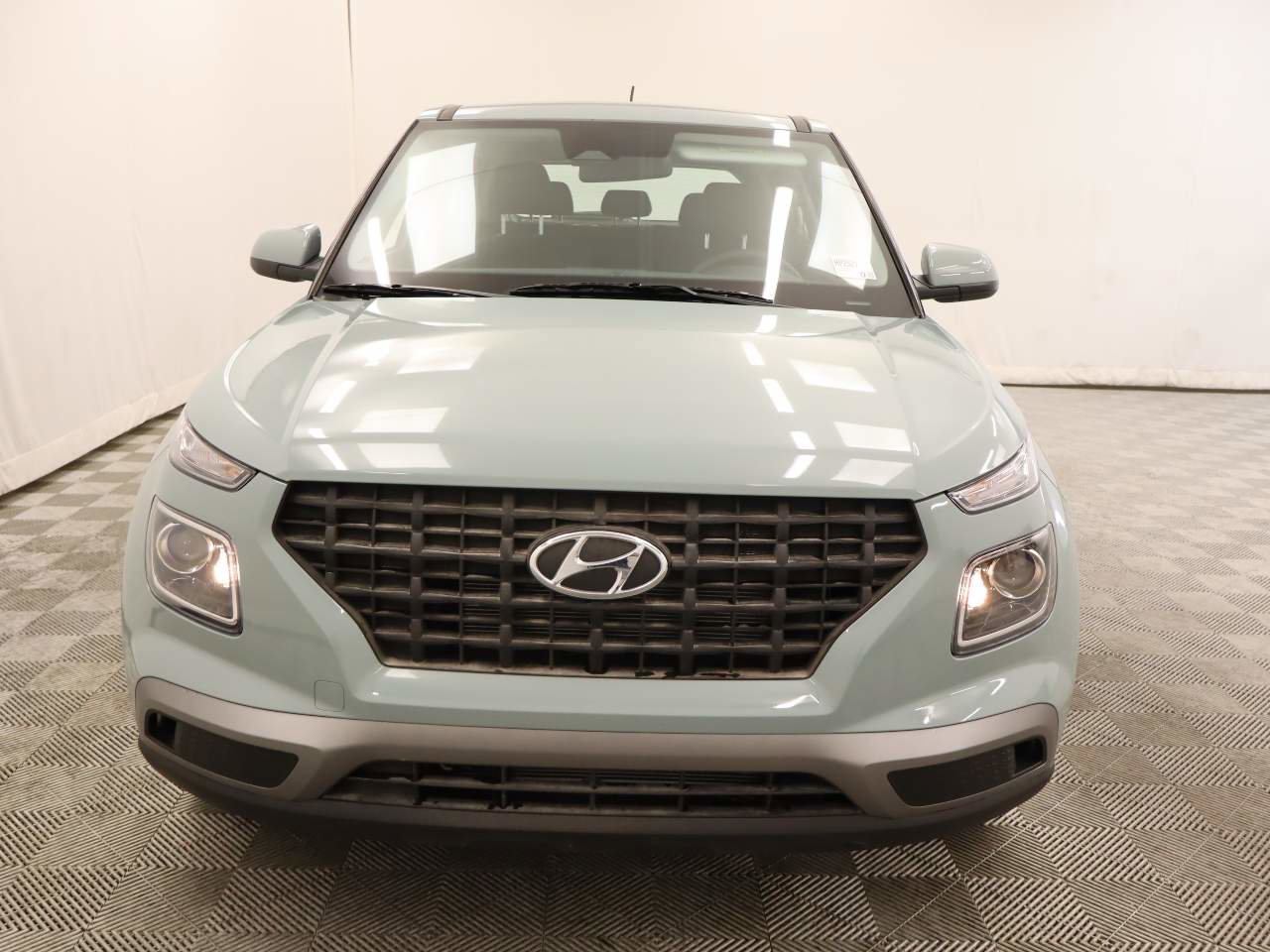 Used 2025 Hyundai Venue SE image 4