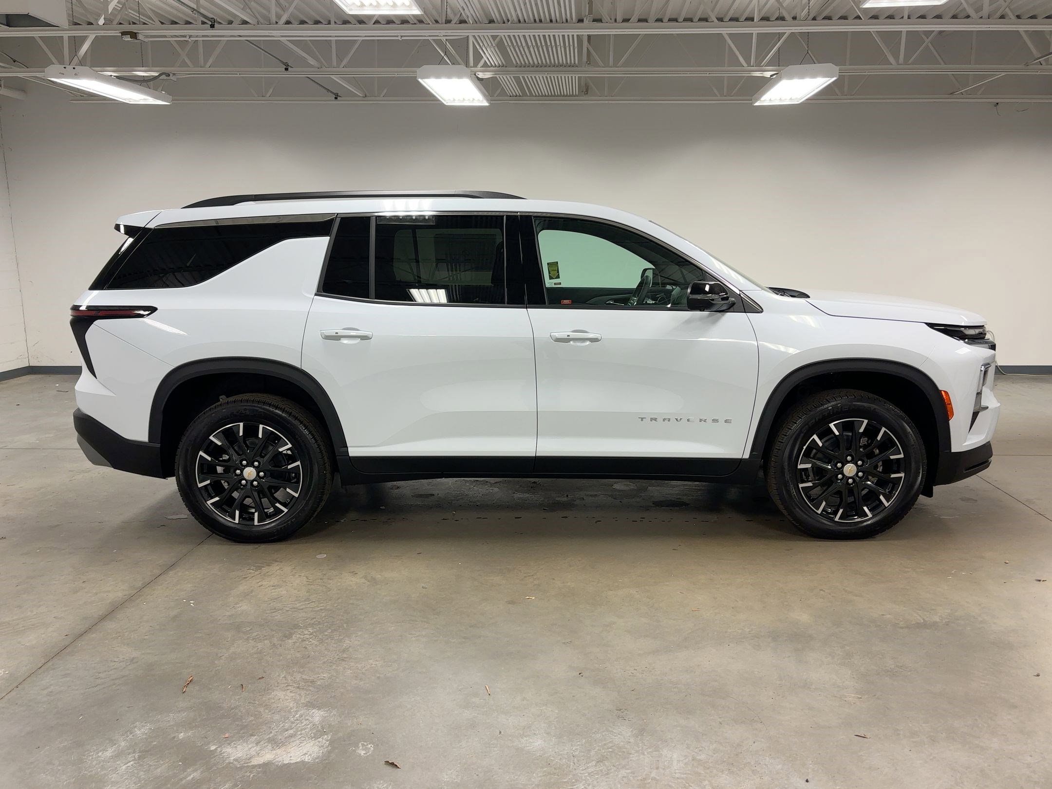 New 2026 Chevrolet Traverse LT w/ Sun and Wheel Package image 6