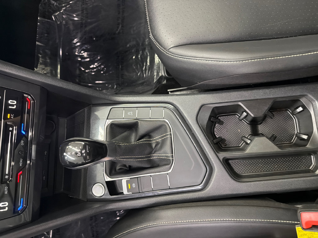 Used 2023 Volkswagen Tiguan SE w/ Panoramic Sunroof Package FWD image 31