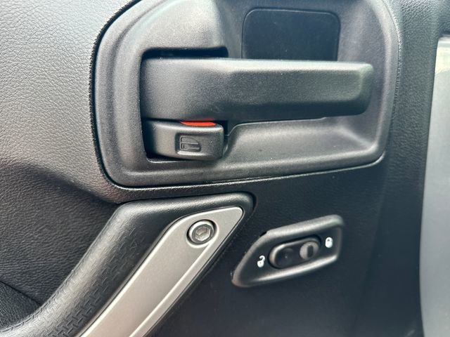 Used 2015 Jeep Wrangler Unlimited Sahara w/ Dual Top Group image 12