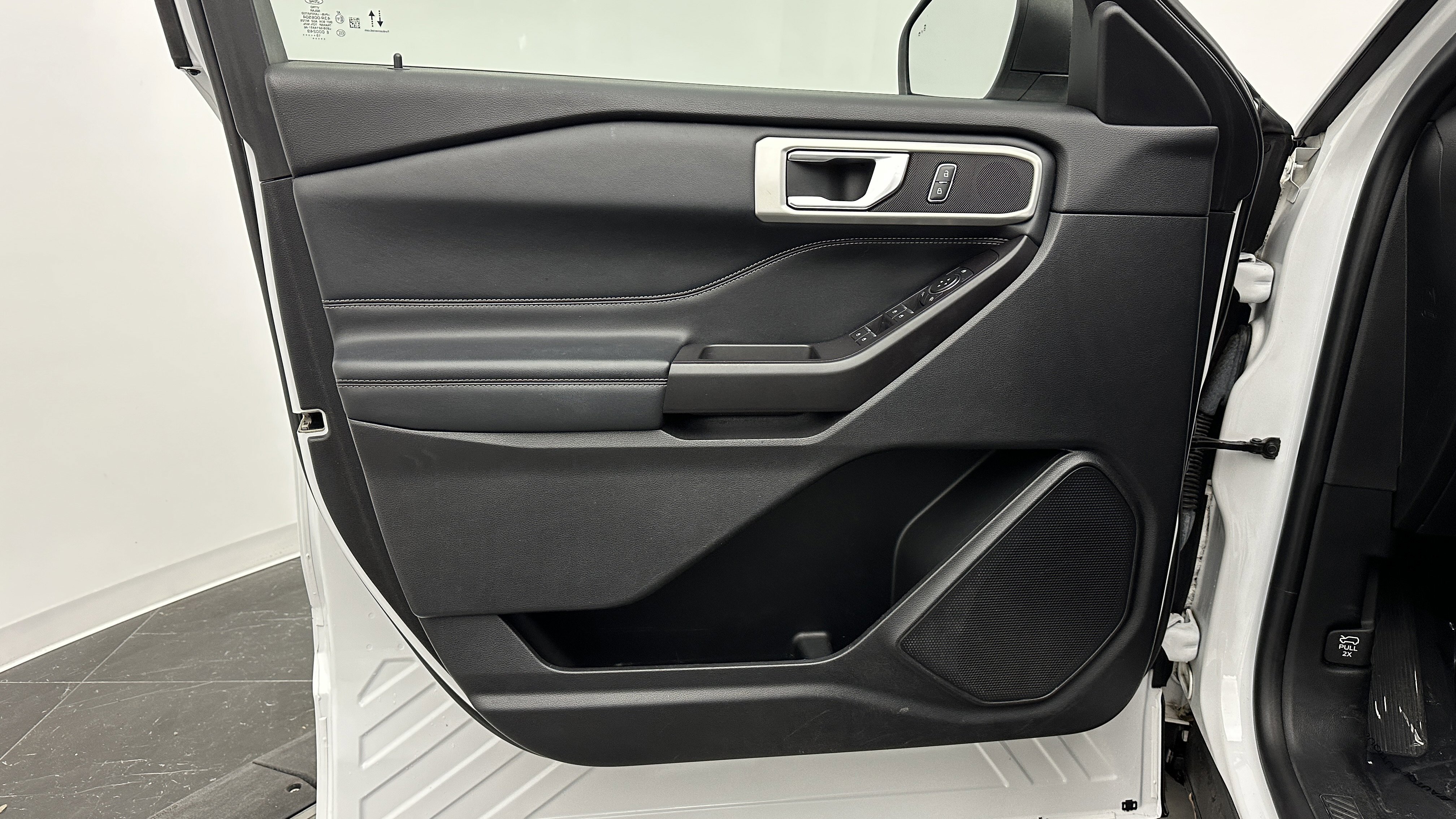 Used 2020 Ford Explorer XLT w/ Equipment Group 202A image 10