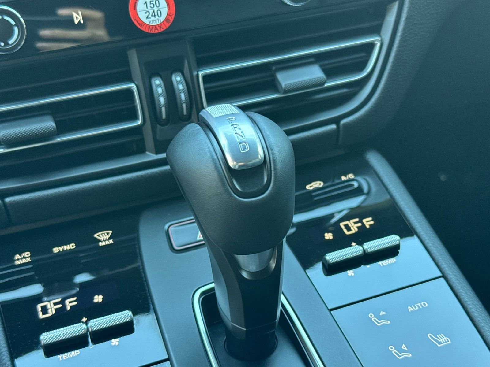 Certified 2025 Porsche Macan image 25