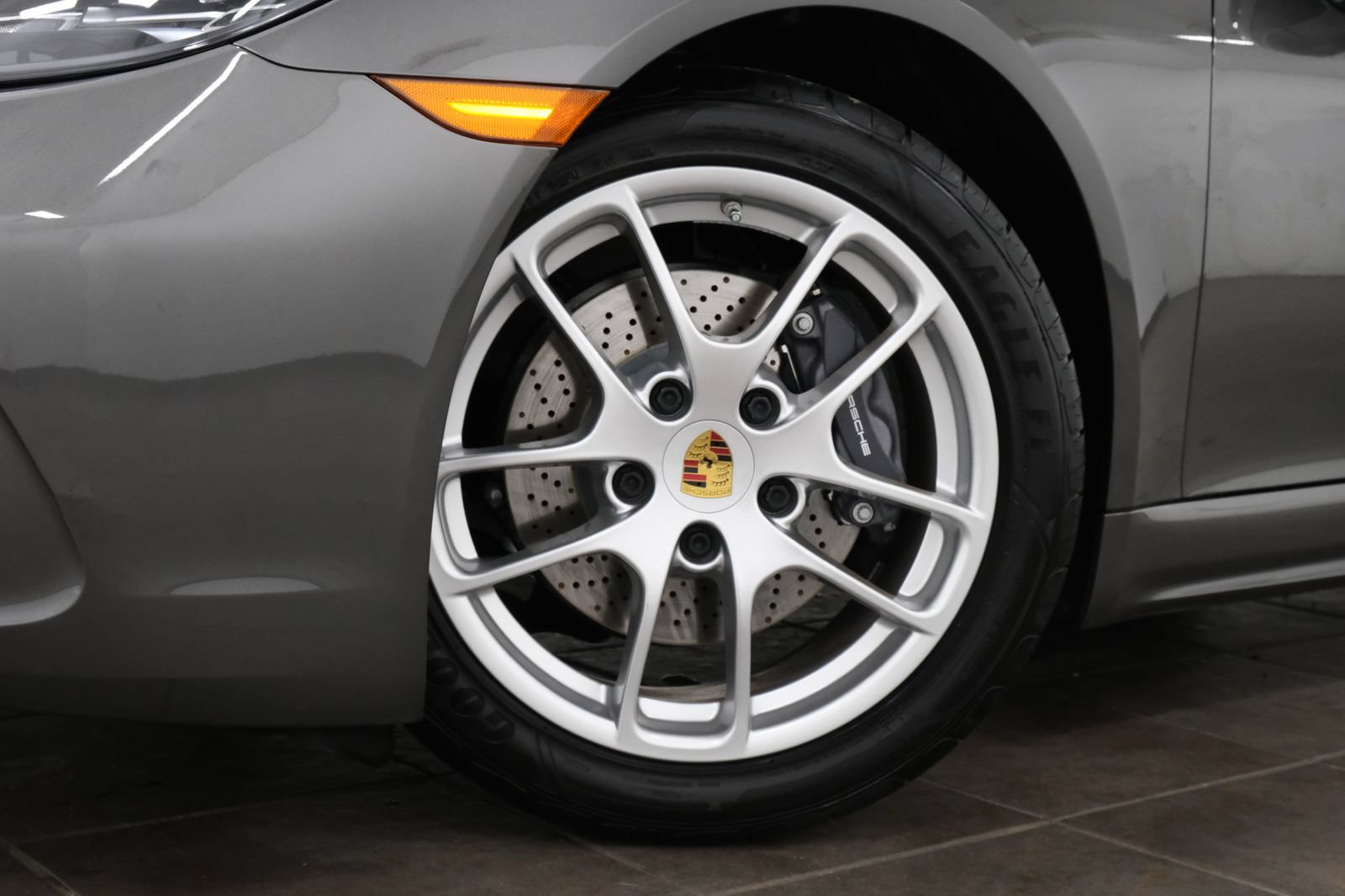 Used 2021 Porsche 718 Cayman RWD image 2