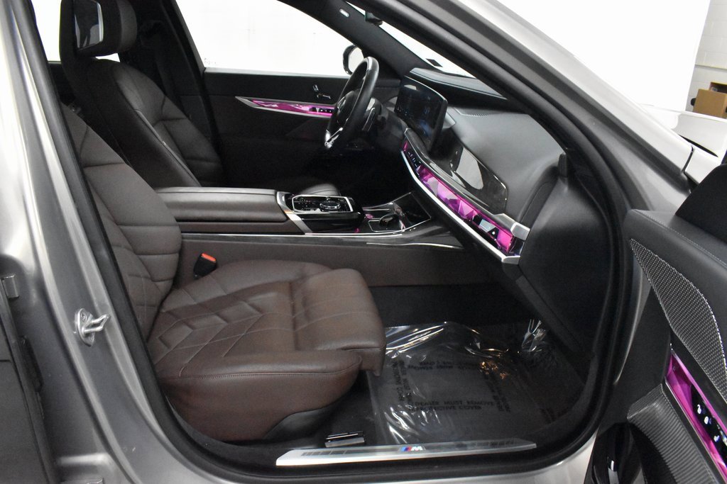 Used 2024 BMW 760i xDrive w/ Executive Package image 12