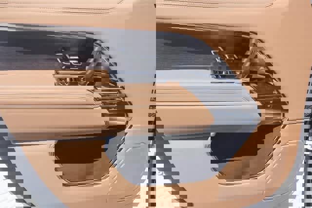 New 2025 Land Rover Range Rover SE image 19