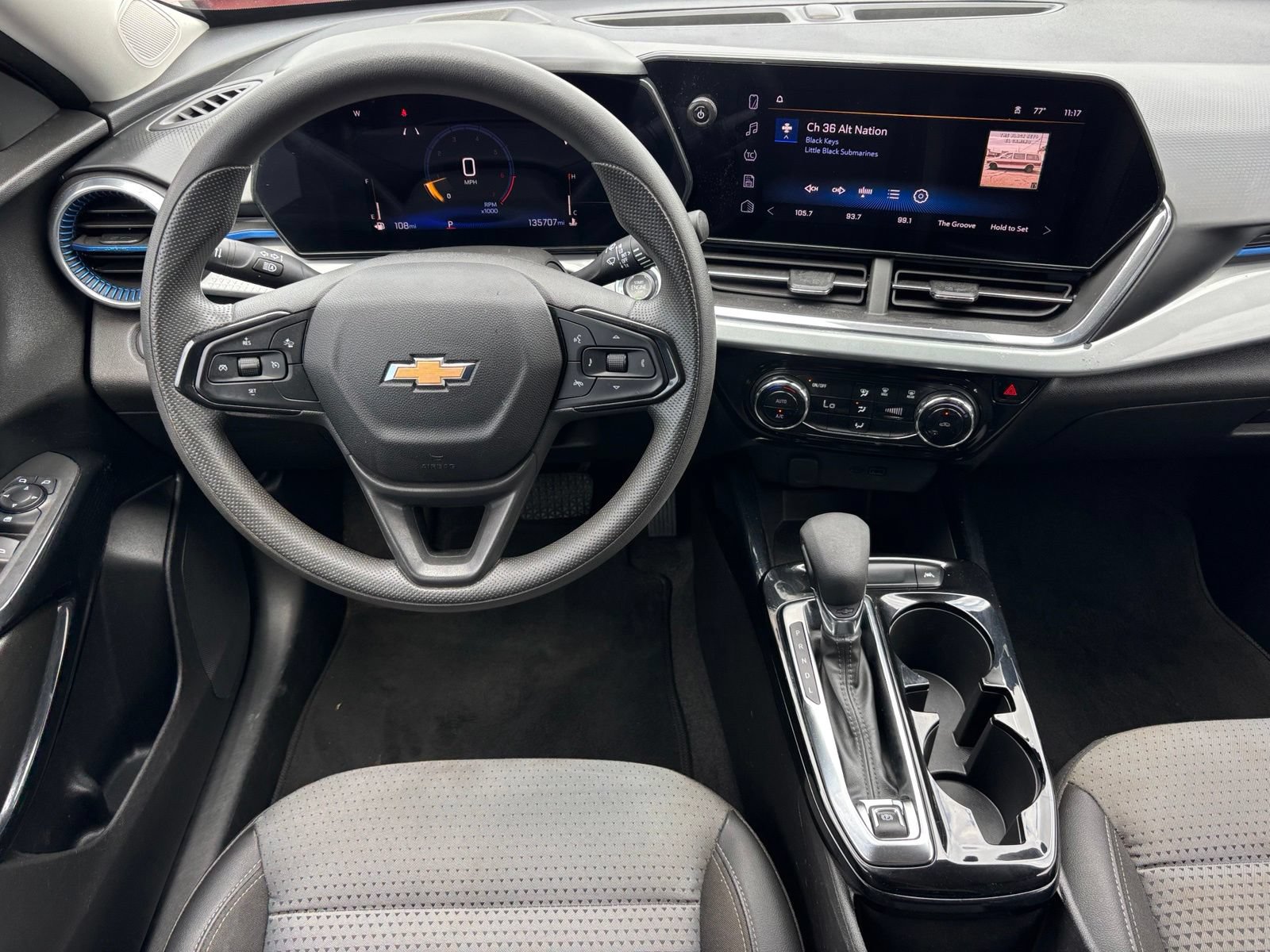 Used 2024 Chevrolet Trax LT FWD image 17