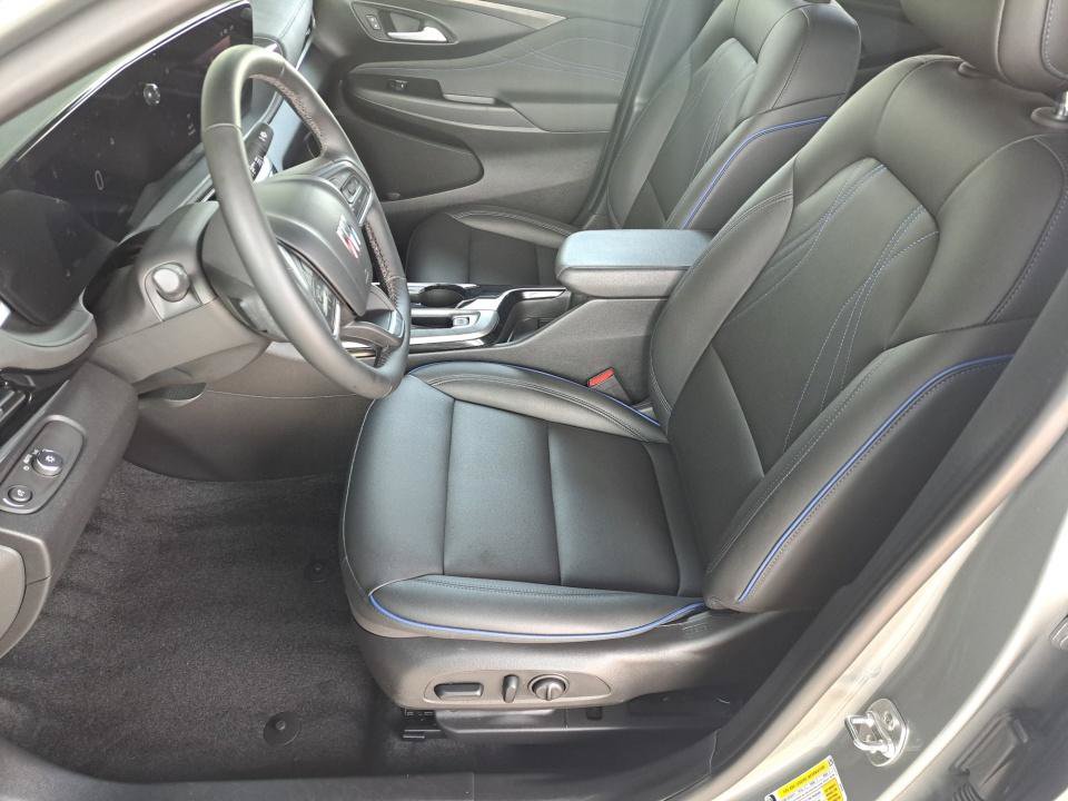 Used 2024 Buick Envista Sport Touring w/ Convenience I Package FWD image 9