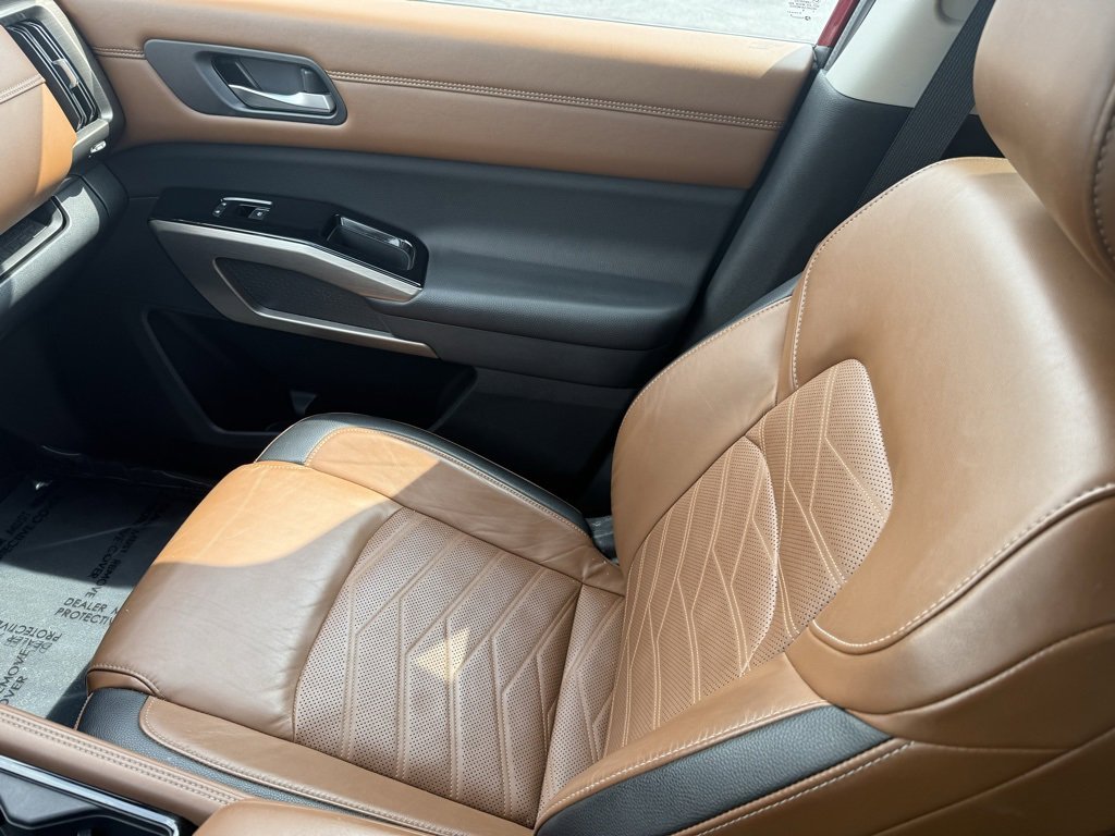 Used 2022 Nissan Pathfinder Platinum w/ Cargo Package image 20