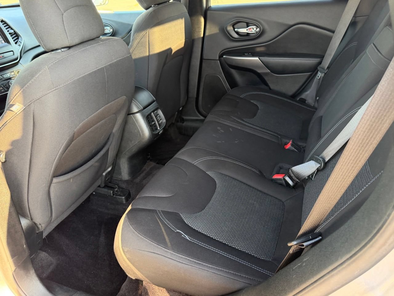 Used 2019 Jeep Cherokee Latitude w/ Popular Appearance Group FWD image 30