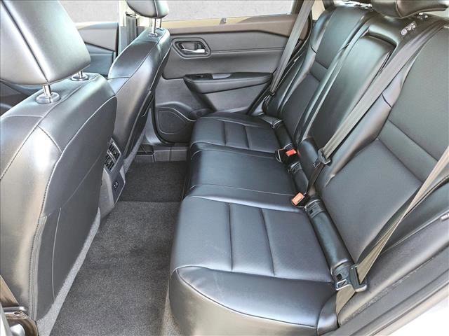 Used 2023 Nissan Rogue SV w/ SV Premium B Package image 16